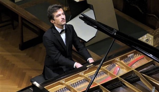 Zoran Velić, klavir