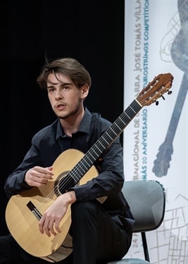 8 strings & Filip Mišković, gitara