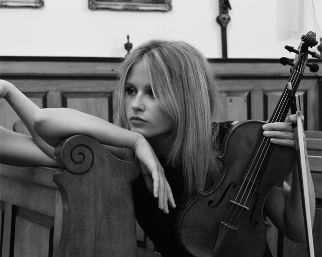 Ana Dobrijević, flauta & Veronika Anđelić, violina
